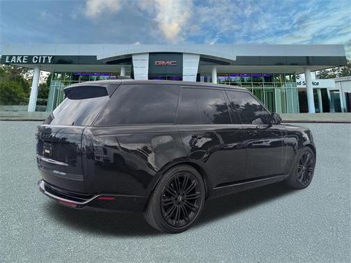 2024 Land Rover Range Rover P530 SE