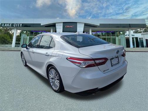 2020 Toyota Camry Hybrid XLE