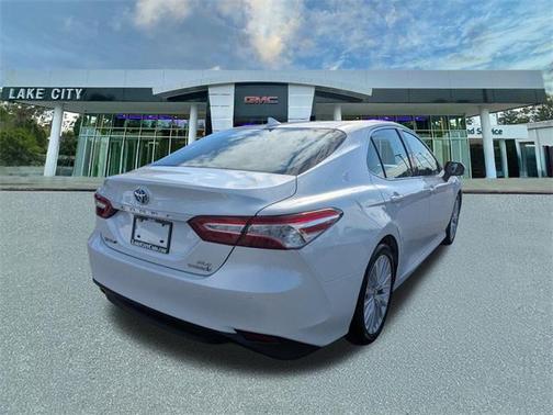 2020 Toyota Camry Hybrid XLE