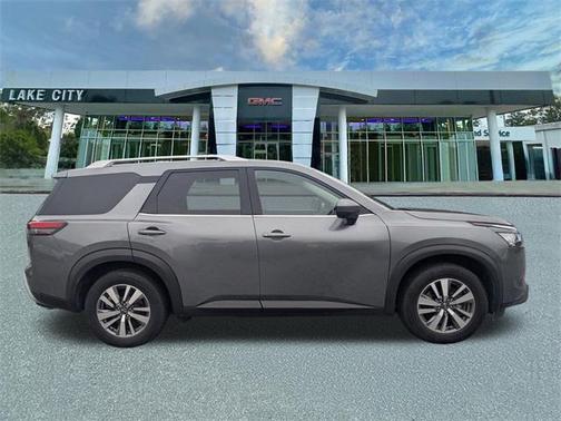 2022 Nissan Pathfinder SL 4WD