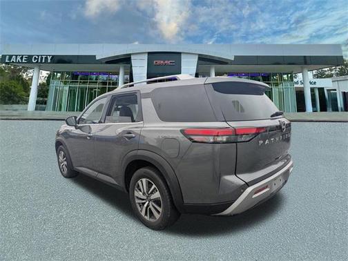 2022 Nissan Pathfinder SL 4WD