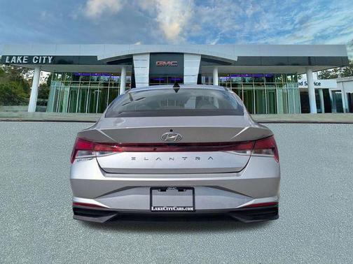 Shimmering Silver Pearl 2021 Hyundai ELANTRA SEL
