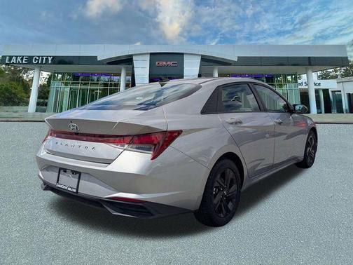 Shimmering Silver Pearl 2021 Hyundai ELANTRA SEL