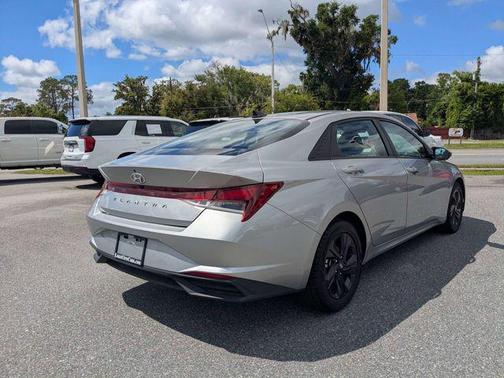 Shimmering Silver Pearl 2021 Hyundai ELANTRA SEL