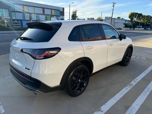 Platinum White Pearl 2023 Honda HR-V Sport