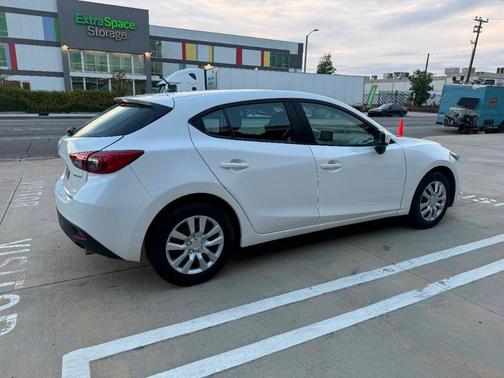 2016 Mazda Mazda3 i Sport