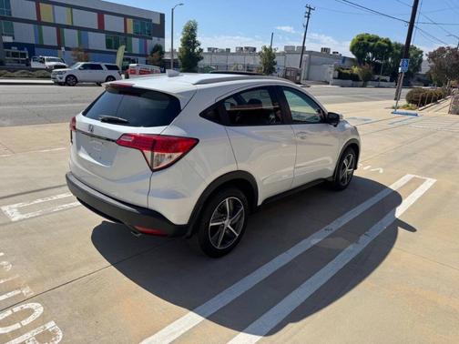 White 2022 Honda HR-V EX
