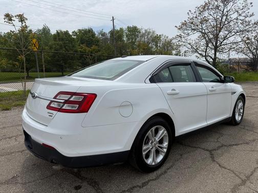 WHITE 2013 Ford Taurus SEL