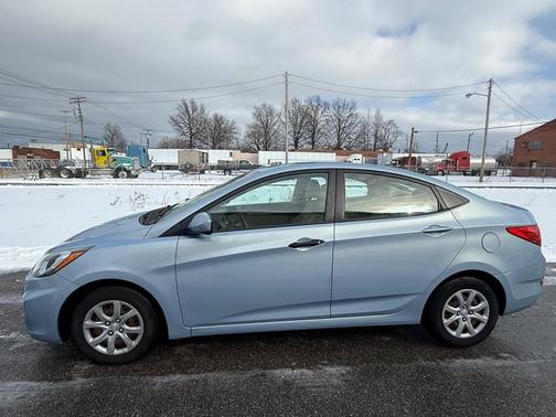 2012 Hyundai Accent GLS