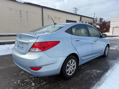 2012 Hyundai Accent GLS