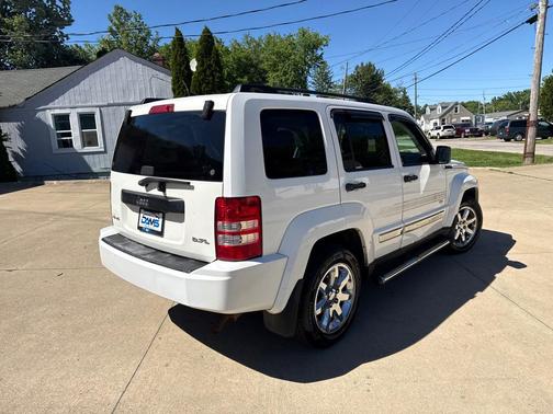 Bright White Clearcoat 2012 Jeep Liberty Sport