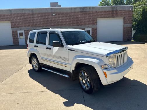 Bright White Clearcoat 2012 Jeep Liberty Sport