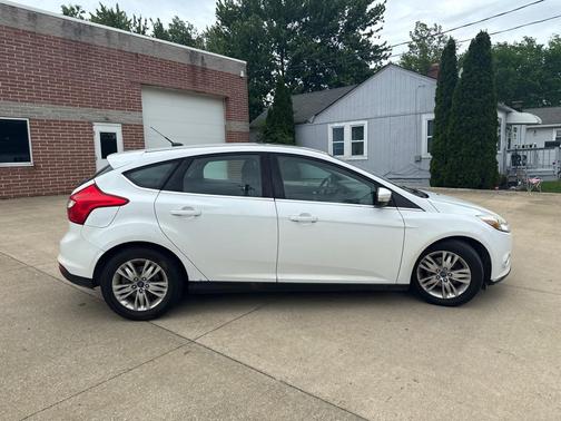 WHITE 2012 Ford Focus SEL