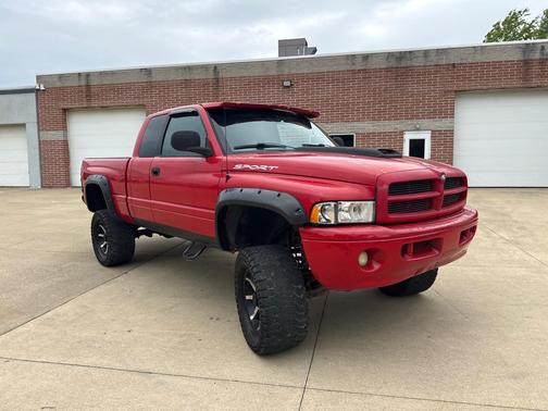 RED 2000 Dodge Ram 1500