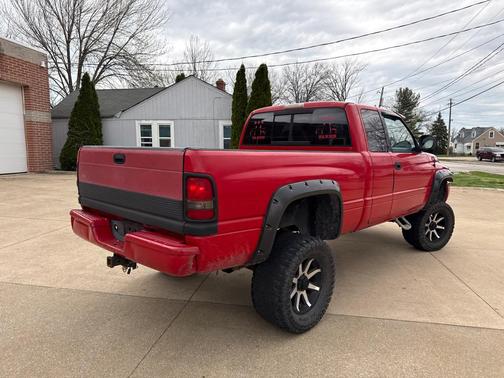 RED 2000 Dodge Ram 1500