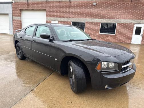 Brilliant Black Crystal Pearlcoat 2010 Dodge Charger 3.5L