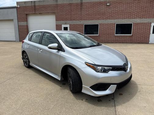 Classic Silver Metallic 2018 Toyota Corolla iM Base