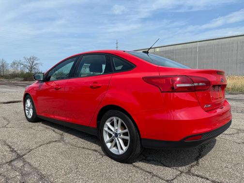 RED 2017 Ford Focus SE