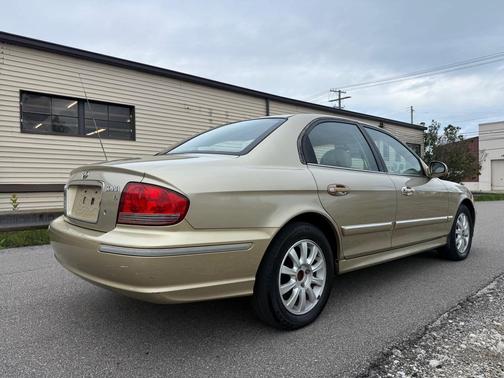 GOLD 2004 Hyundai SONATA GLS