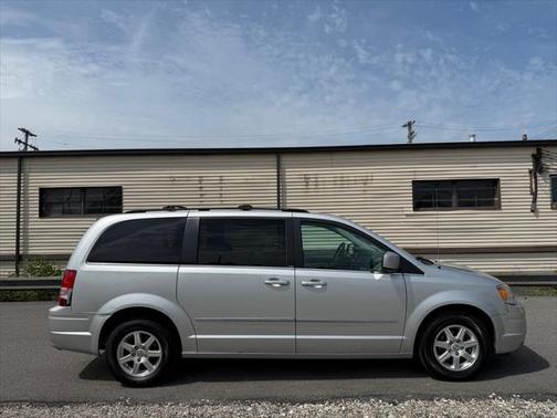 2009 Chrysler Town & Country Touring