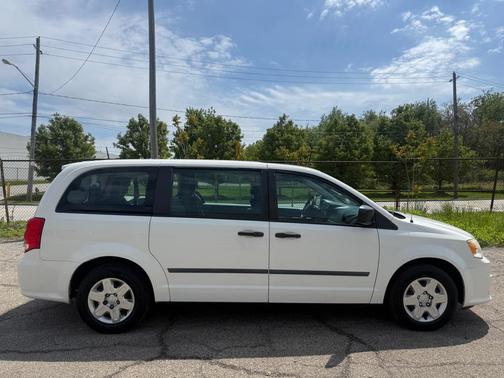 Stone White Clearcoat 2012 Dodge Grand Caravan SE/AVP
