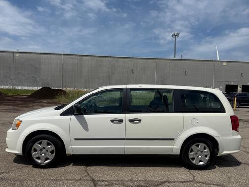 Stone White Clearcoat 2012 Dodge Grand Caravan SE/AVP