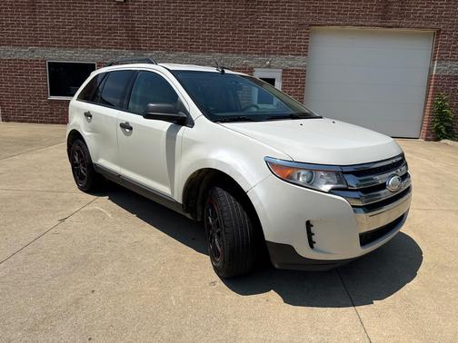 White Suede 2013 Ford Edge SE