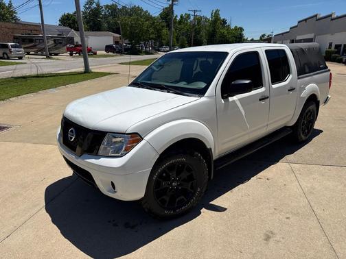 Glacier White 2019 Nissan Frontier SV