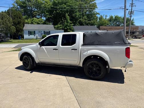 Glacier White 2019 Nissan Frontier SV