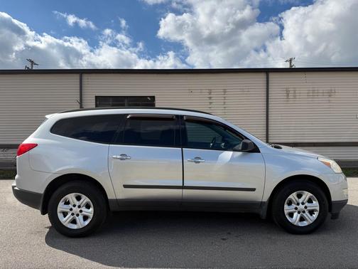 2011 Chevrolet Traverse LS