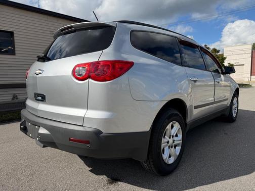 2011 Chevrolet Traverse LS