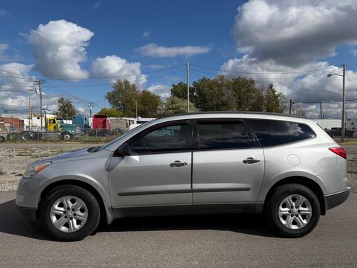 2011 Chevrolet Traverse LS