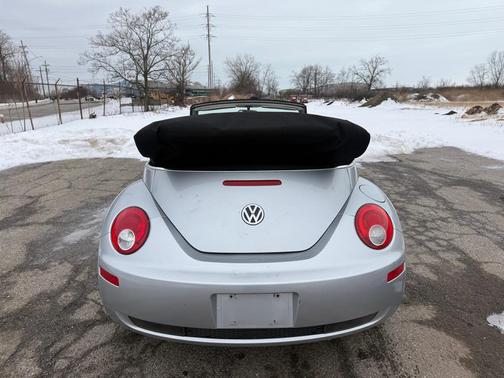 2006 Volkswagen New Beetle 2.5