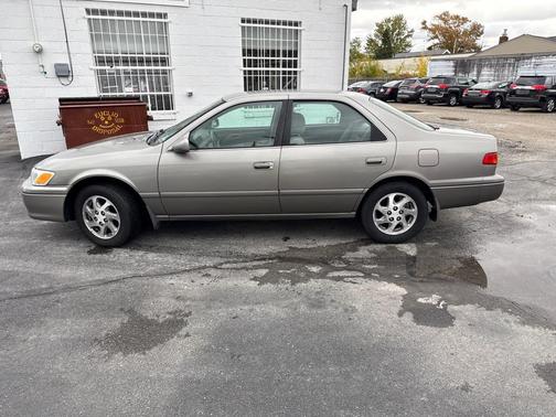 2001 Toyota Camry LE V6