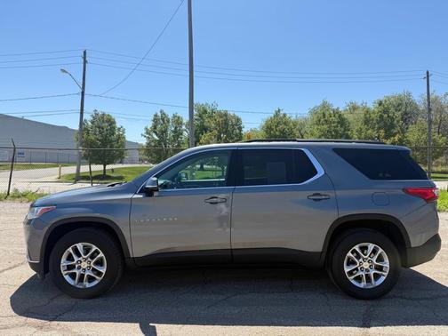 Satin Steel Metallic 2020 Chevrolet Traverse LT Leather
