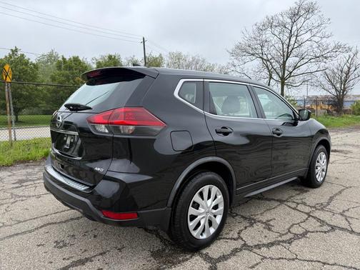Magnetic Black Pearl 2020 Nissan Rogue S