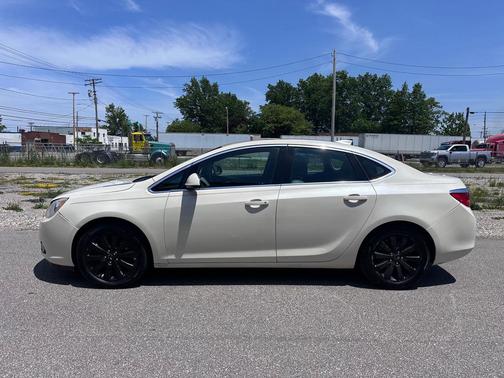 WHITE 2016 Buick Verano Base