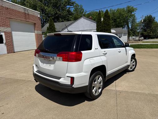 WHITE 2017 GMC Terrain SLE-1