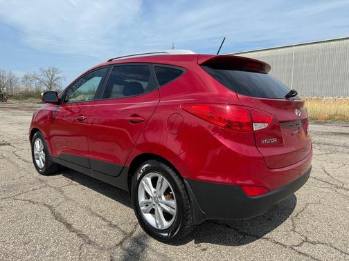 Garnet Red 2013 Hyundai TUCSON GLS