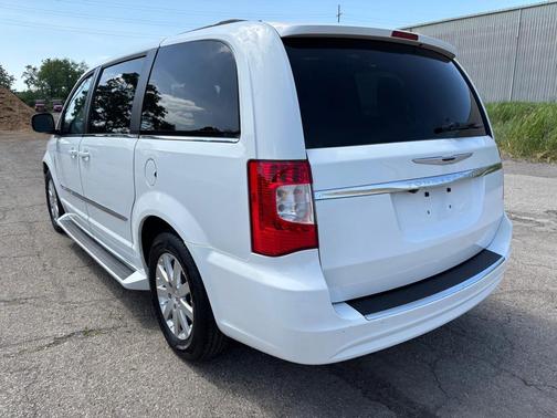 Bright White Clearcoat 2014 Chrysler Town & Country Touring