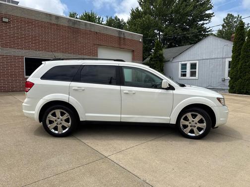 WHITE 2010 Dodge Journey SXT