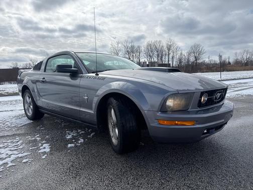 2007 Ford Mustang Deluxe