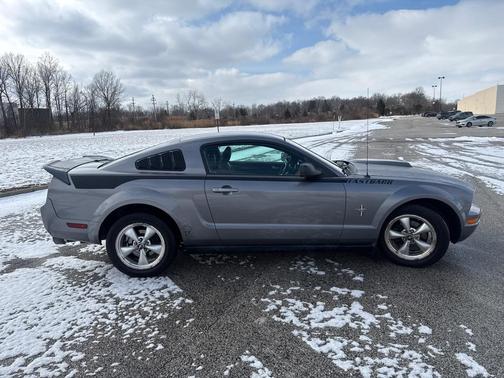 2007 Ford Mustang Deluxe