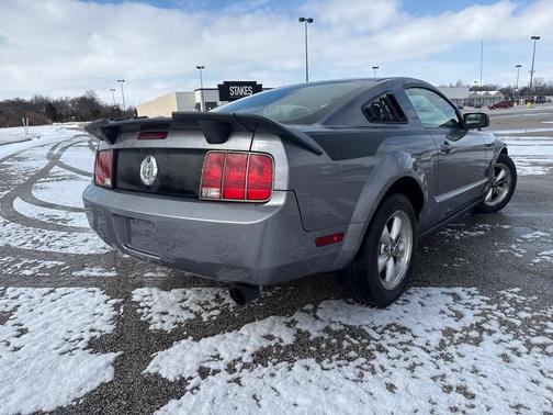 2007 Ford Mustang Deluxe