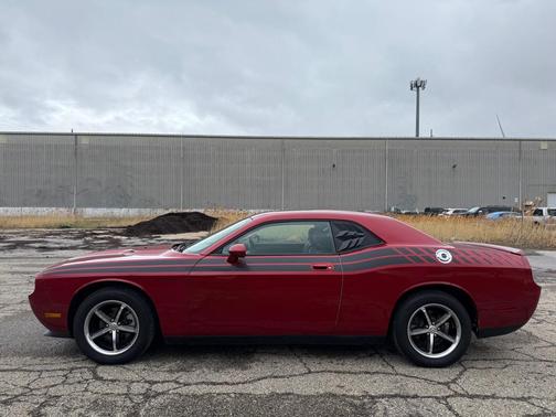 RED 2010 Dodge Challenger SE