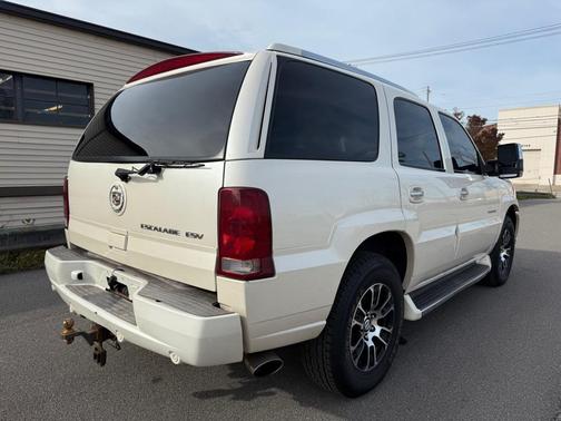 2002 Cadillac Escalade Base