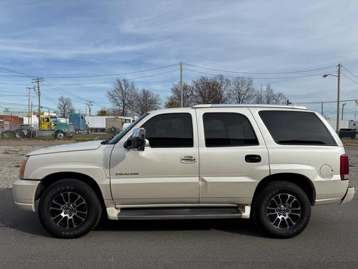 2002 Cadillac Escalade Base
