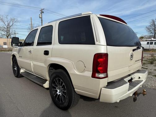 2002 Cadillac Escalade Base