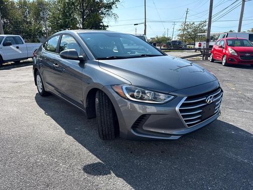 2018 Hyundai ELANTRA SE