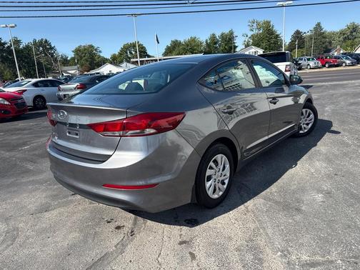 2018 Hyundai ELANTRA SE